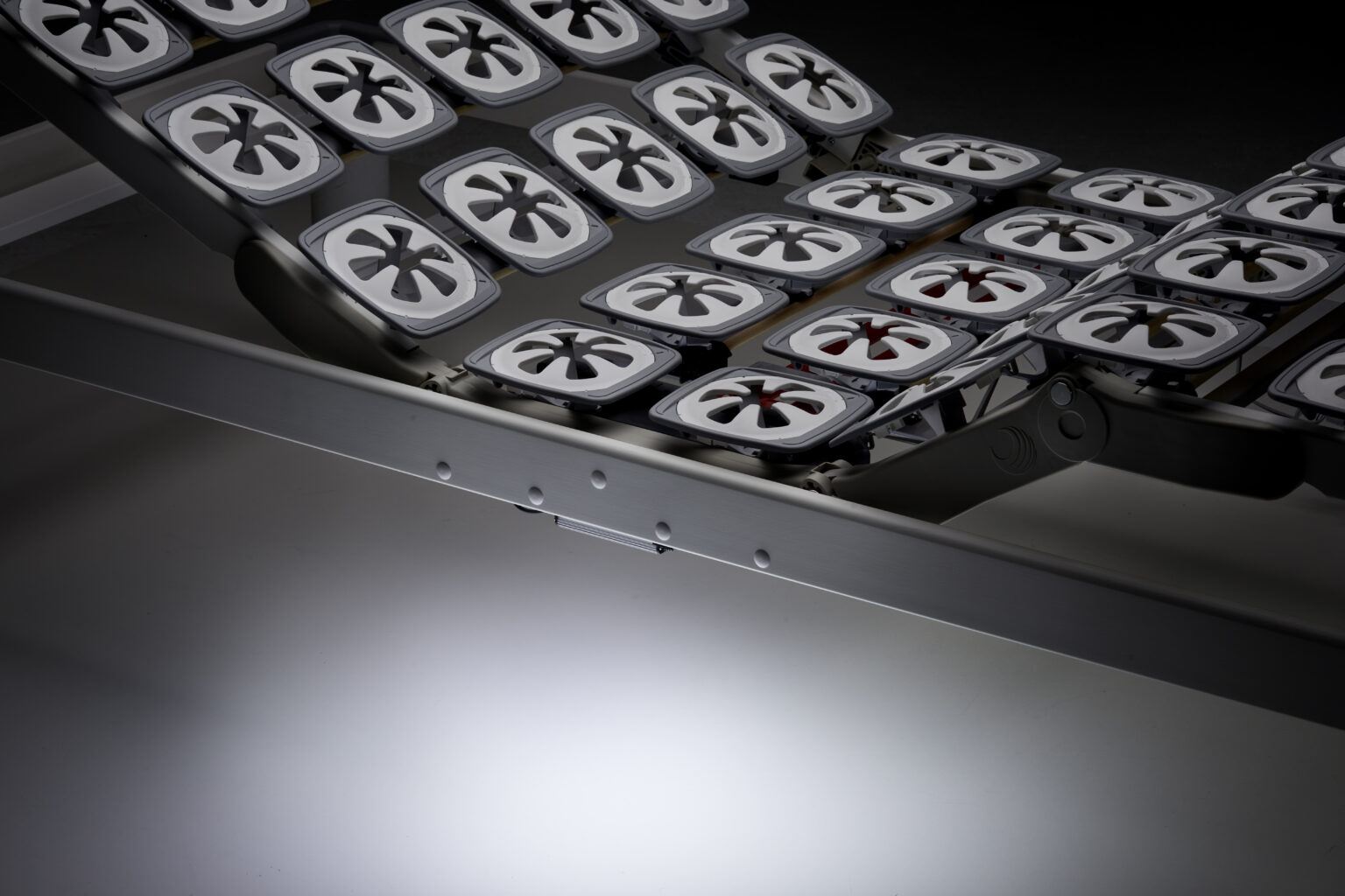 Viado_2MOT_Unterfederung_beleuchtet